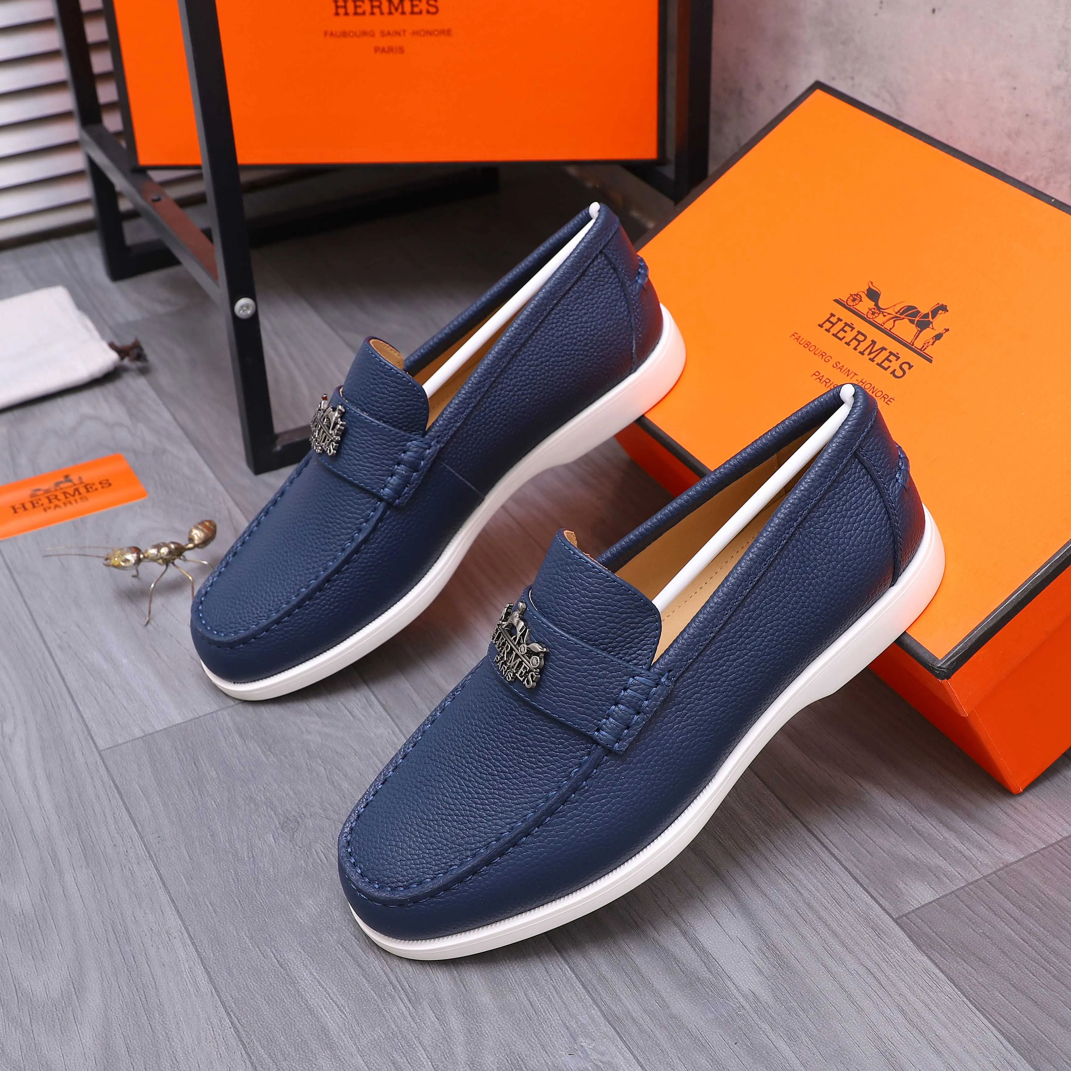Men's shoes 💰p560 Product trademark: HERMES "Hermes" casual slip-on men's shoes. Regular size: 38-46 (45.46 is custom-made and non-returnable) Product materials: Selected pebbled cowhide upper, cowhide lining, original foam rubber ultra-light sole